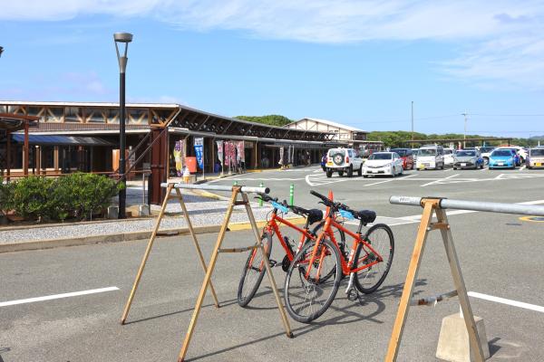 宗像・志賀島サイクリング 道の駅むなかた サイクルスタンド01（横）