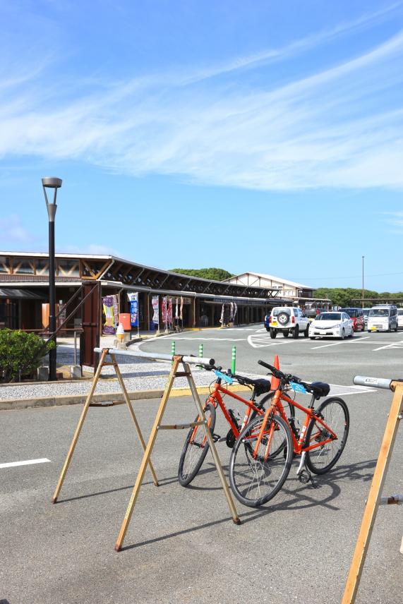 宗像・志賀島サイクリング 道の駅むなかた サイクルスタンド02（縦）