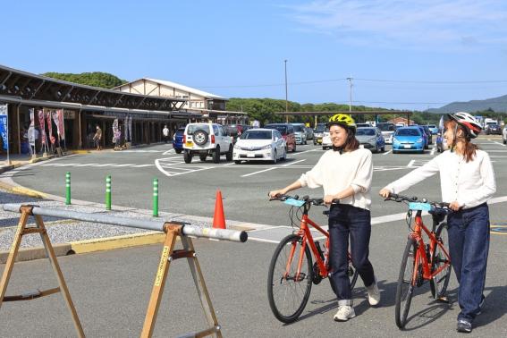 宗像・志賀島サイクリング 道の駅むなかた サイクルスタンド03（横）