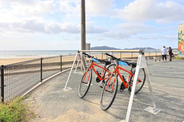 宗像・志賀島サイクリング 福津市観光情報ステーション「ビーチハウス」 サイクルスタンド04（横）
