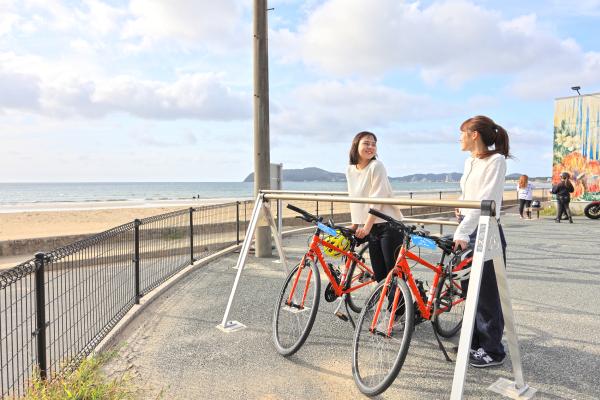 宗像・志賀島サイクリング 福津市観光情報ステーション「ビーチハウス」 サイクルスタンド06（横）