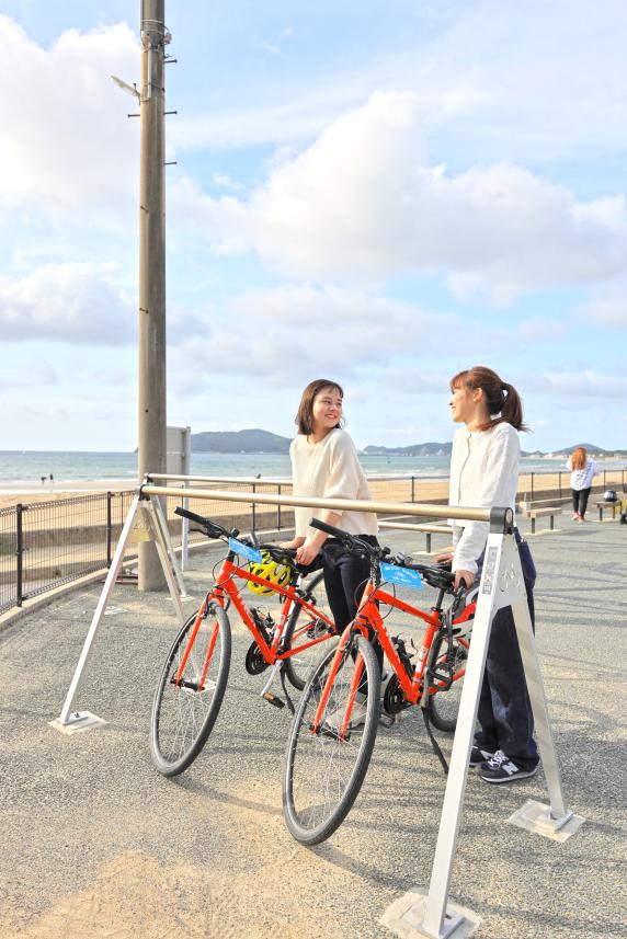 宗像・志賀島サイクリング 福津市観光情報ステーション「ビーチハウス」 サイクルスタンド07（縦）