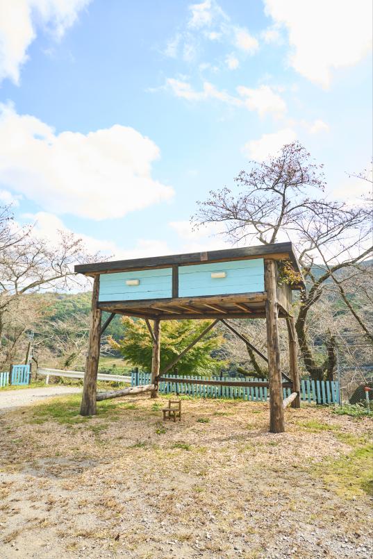 豊前・東峰サイクリング 大きな机（もみじ学舎）02（縦）