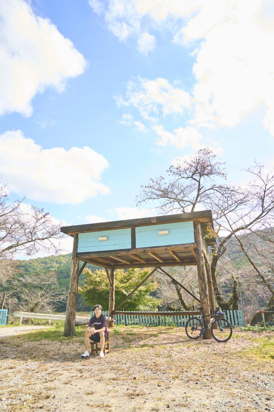 豊前・東峰サイクリング 大きな机（もみじ学舎）04（縦）