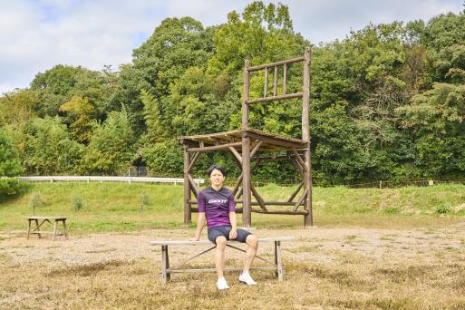 豊前・東峰サイクリング  大きな椅子（もみじ学舎）03（横）
