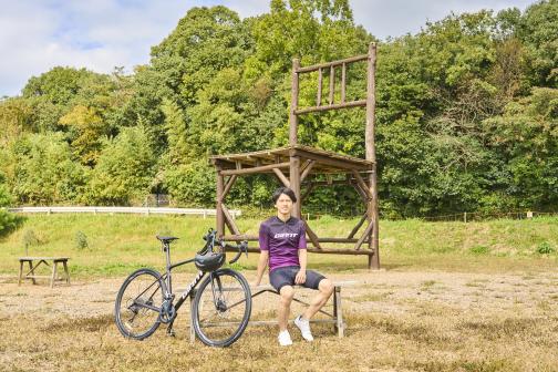 豊前・東峰サイクリング  大きな椅子（もみじ学舎）05（横）