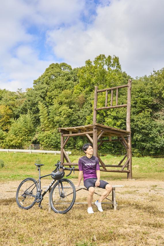 豊前・東峰サイクリング  大きな椅子（もみじ学舎）08（縦）