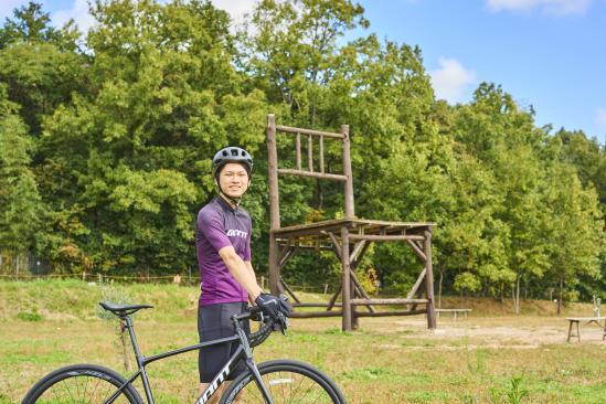 豊前・東峰サイクリング  大きな椅子（もみじ学舎）11（横）