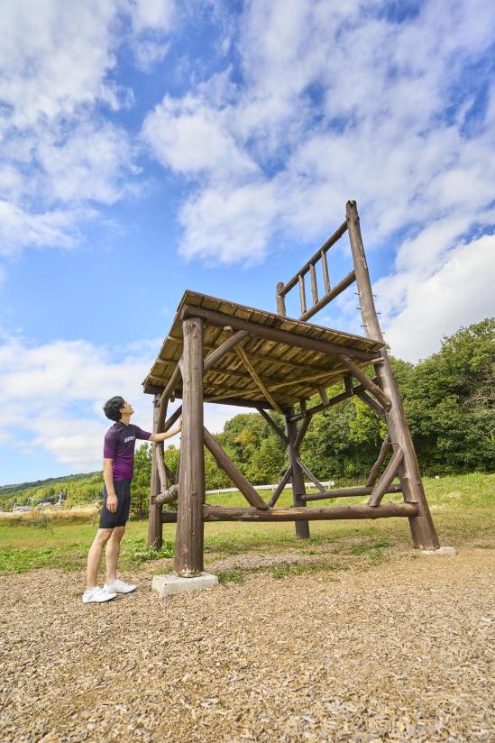 豊前・東峰サイクリング  大きな椅子（もみじ学舎）14（縦）