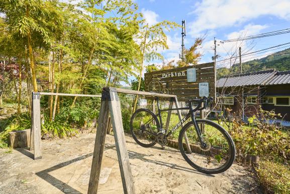 豊前・東峰サイクリング 茶房山帰来 サイクルスタンド07（横）
