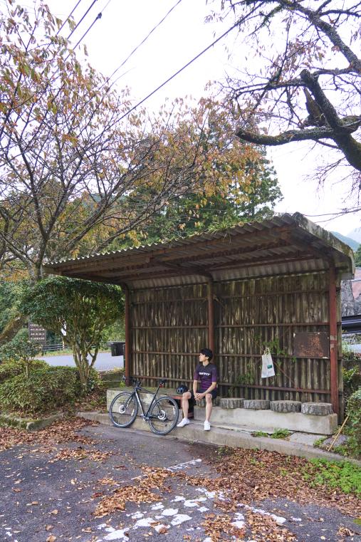 豊前・東峰サイクリング 求菩提資料館前バス停06（縦）