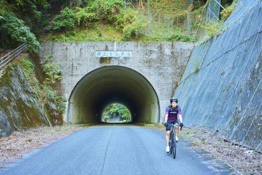 豊前・東峰サイクリング 鉾立トンネル04（横）