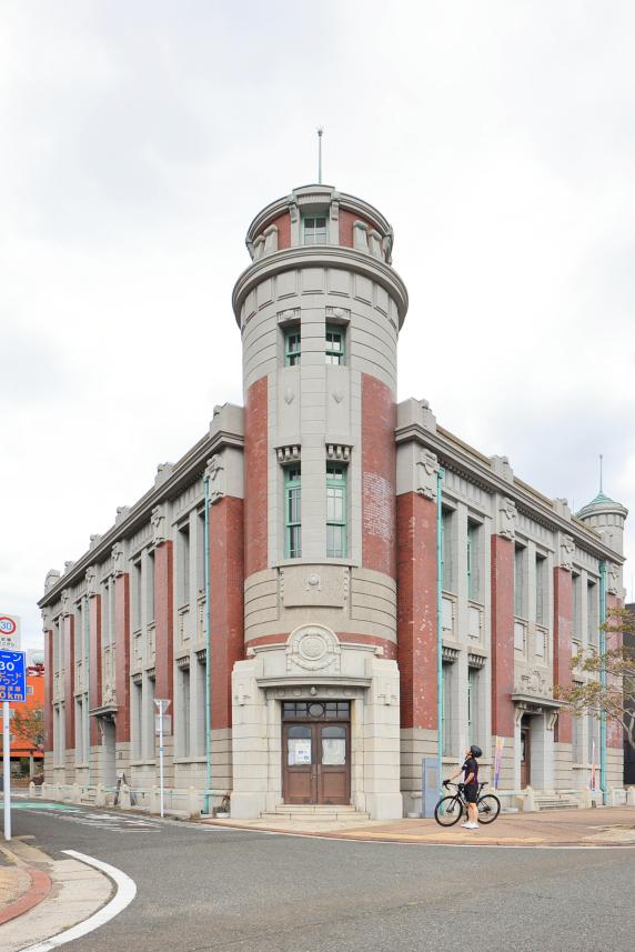 北九州（門司）・芦屋サイクリング 旧古河鉱業若松ビル02（縦）