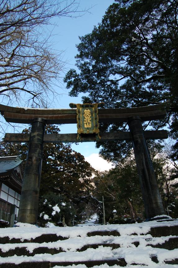 Kane no Torii (Bronze Shrine Gate)02