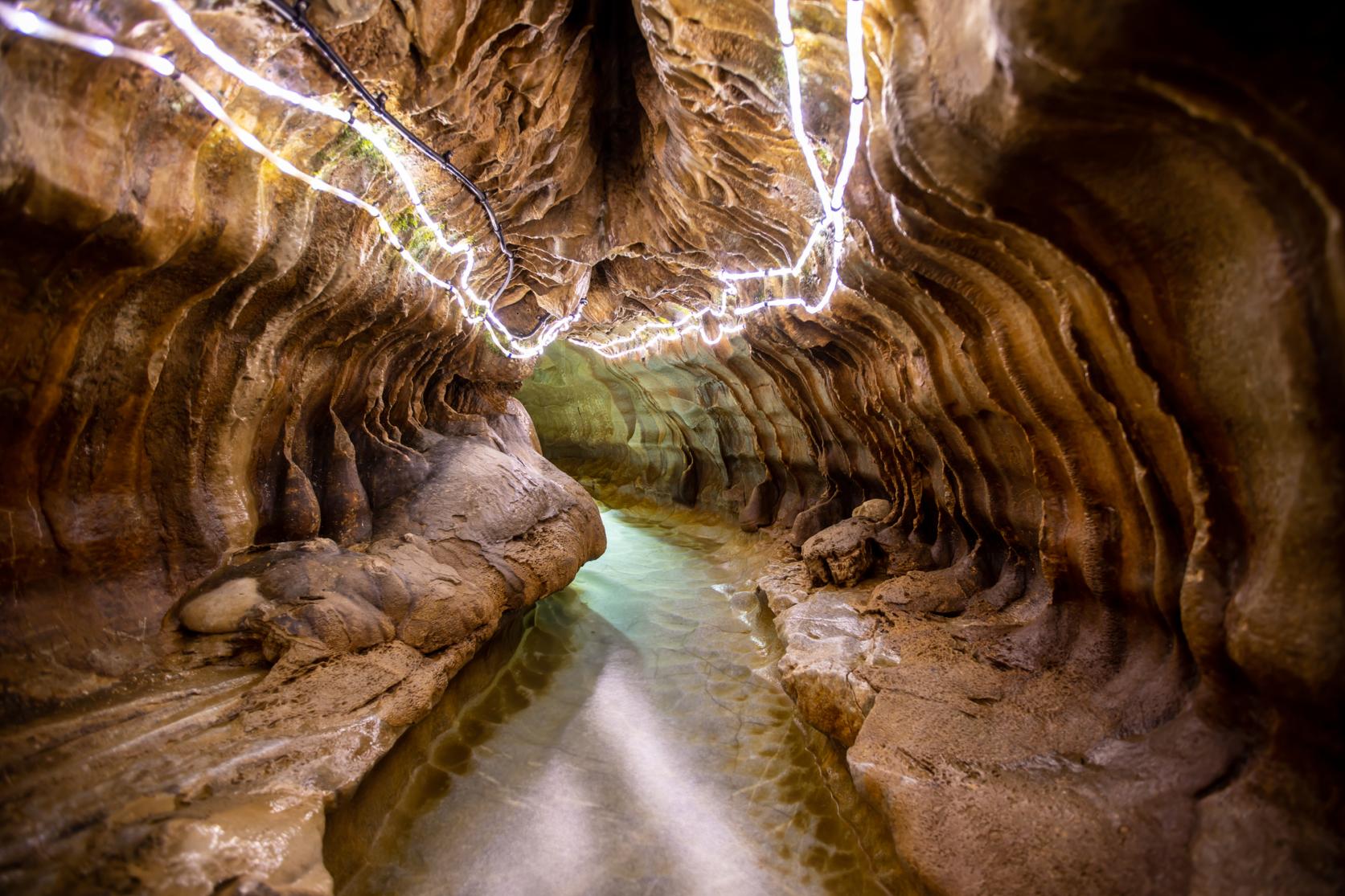 À voir absolument : la grotte calcaire de Senbutsu-1