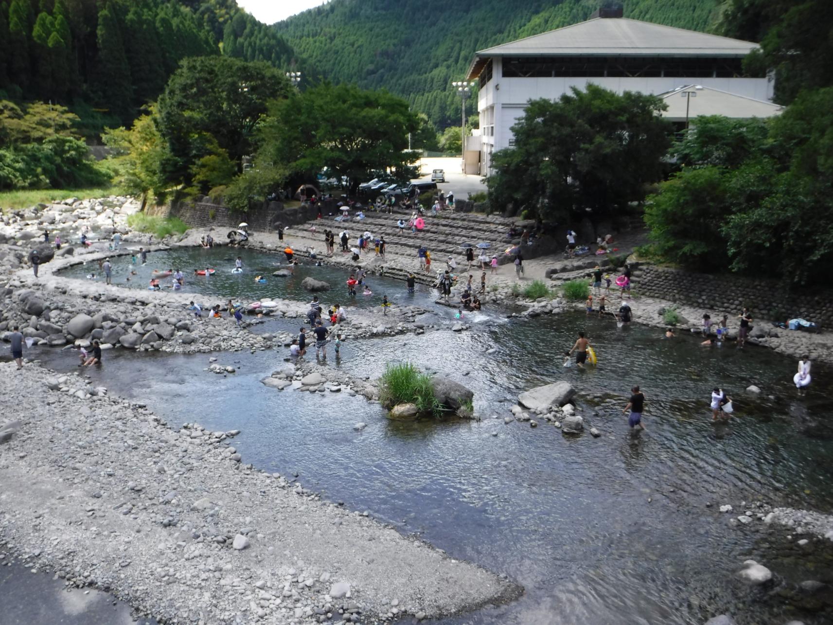 矢部川源流公園のふれあい河川プール-1