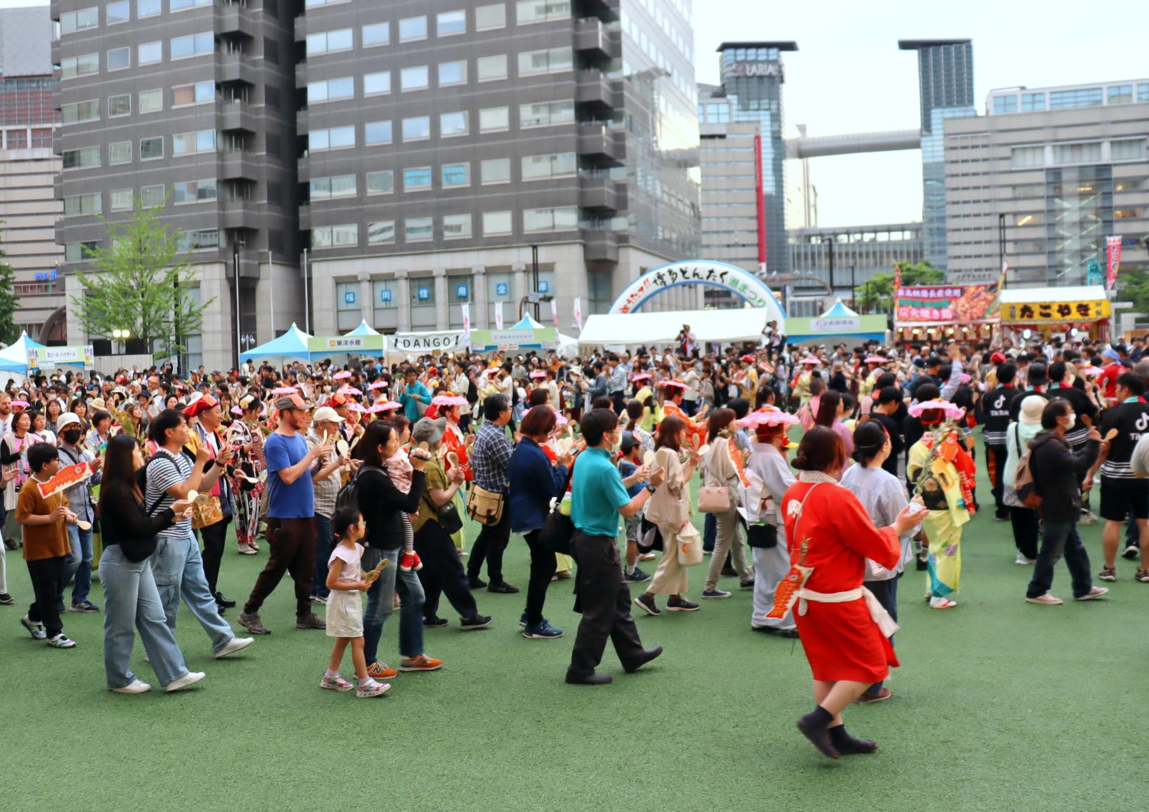 祭りのフィナーレは皆で総おどり！-1