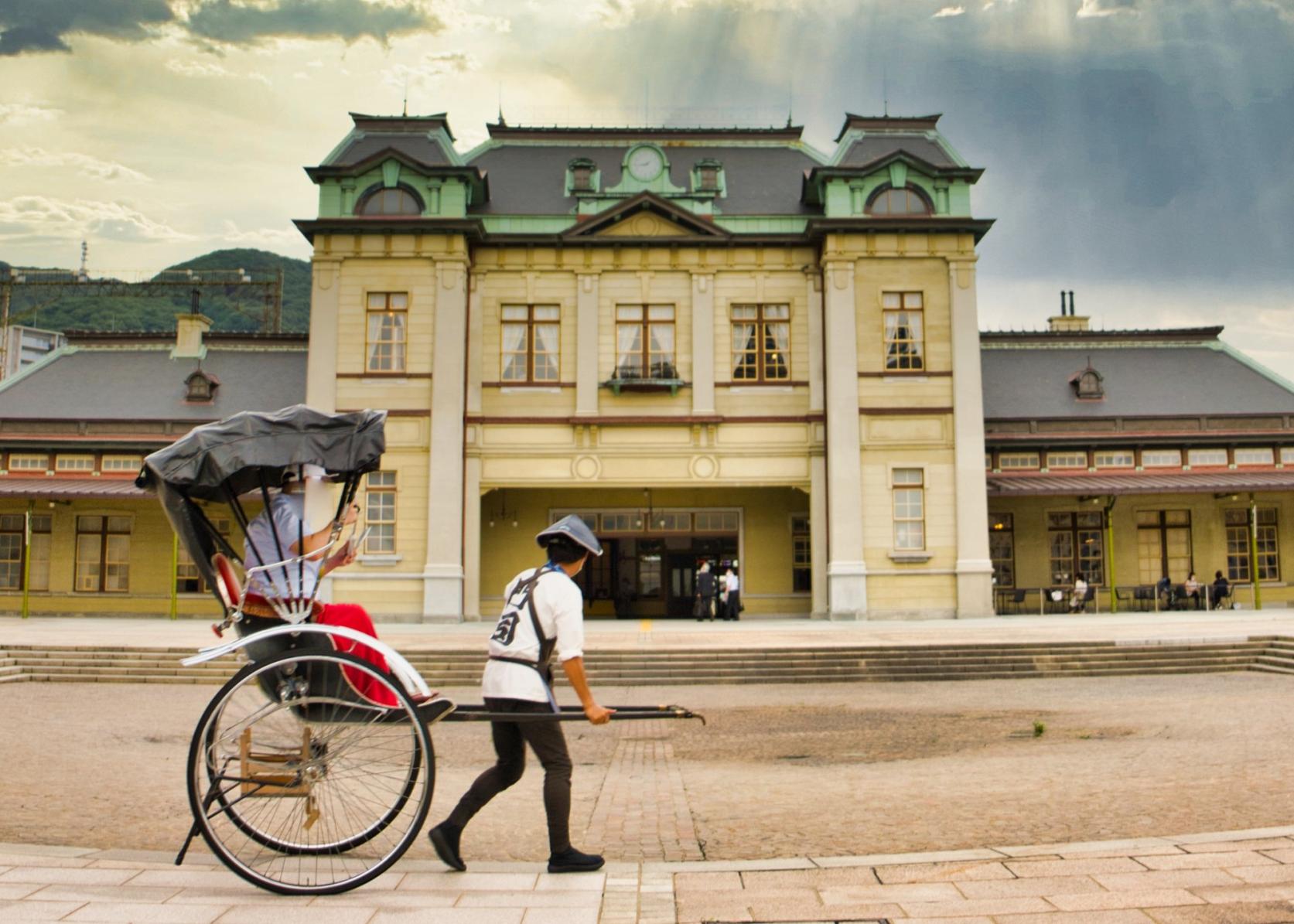 Enjoy the nostalgic experience of a rickshaw!-1