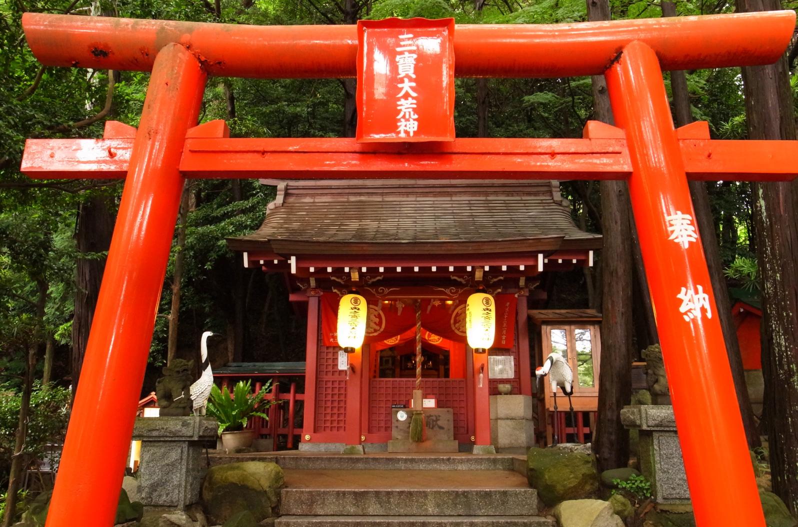 三宝荒神（宮地嶽神社提供）