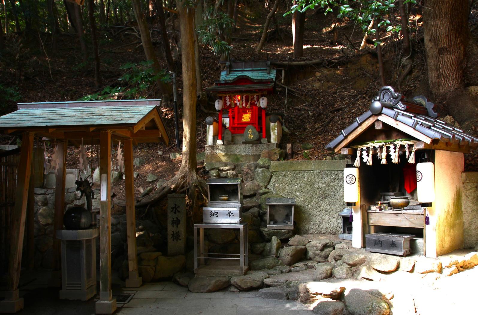 水神社（宮地嶽神社提供）