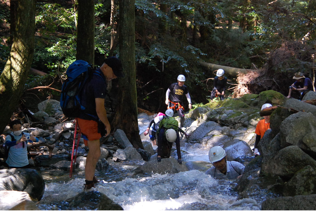 【Day1】13:30  Shower Climbing at Onga River