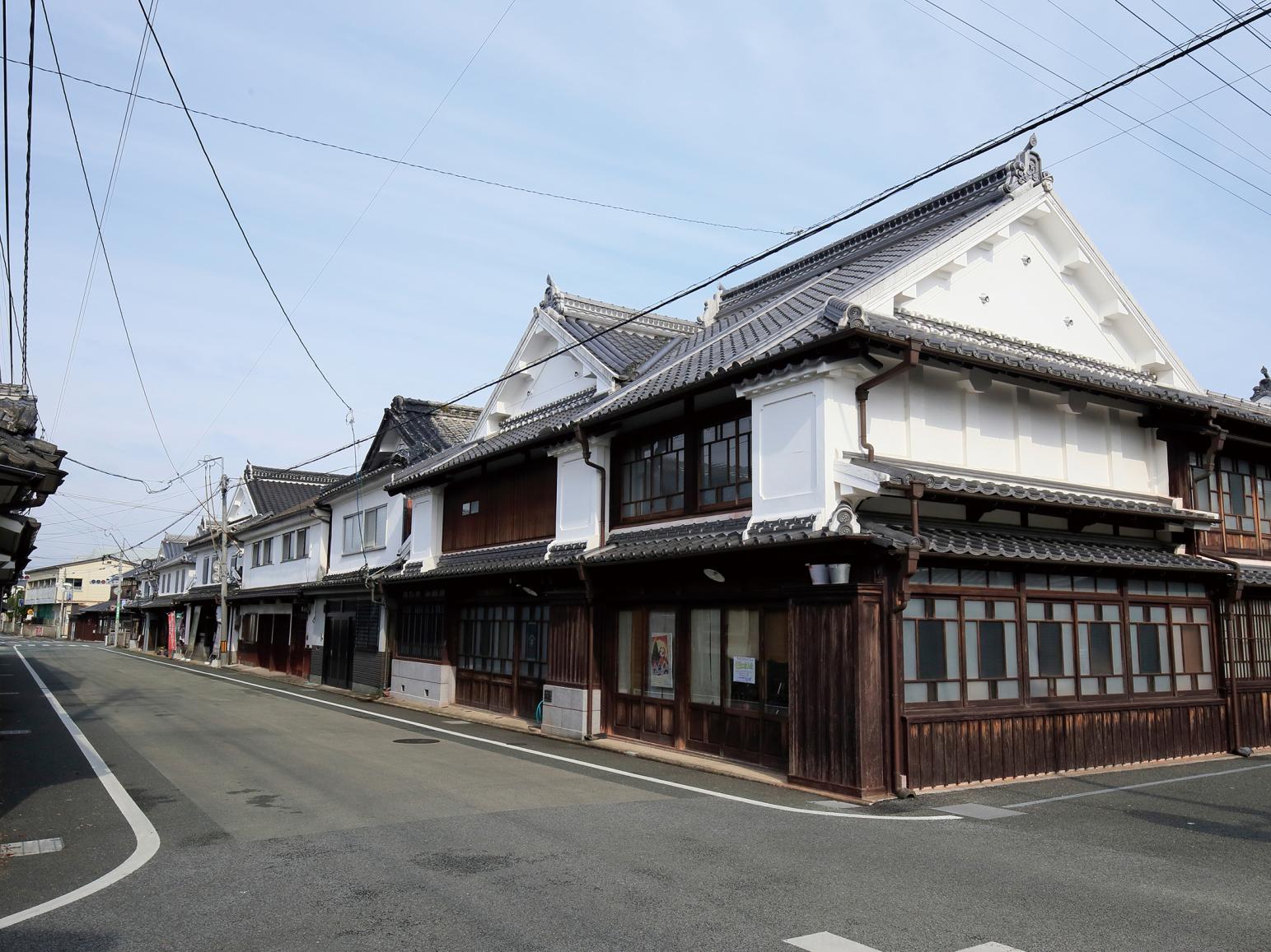 15:30 Return to work with some coffee or tea, or spend the afternoon relaxing at one of the area’s cafés