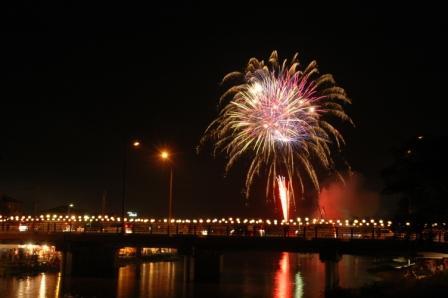 아마기 강가 나가레칸조 불꽃 축제(아마기시)