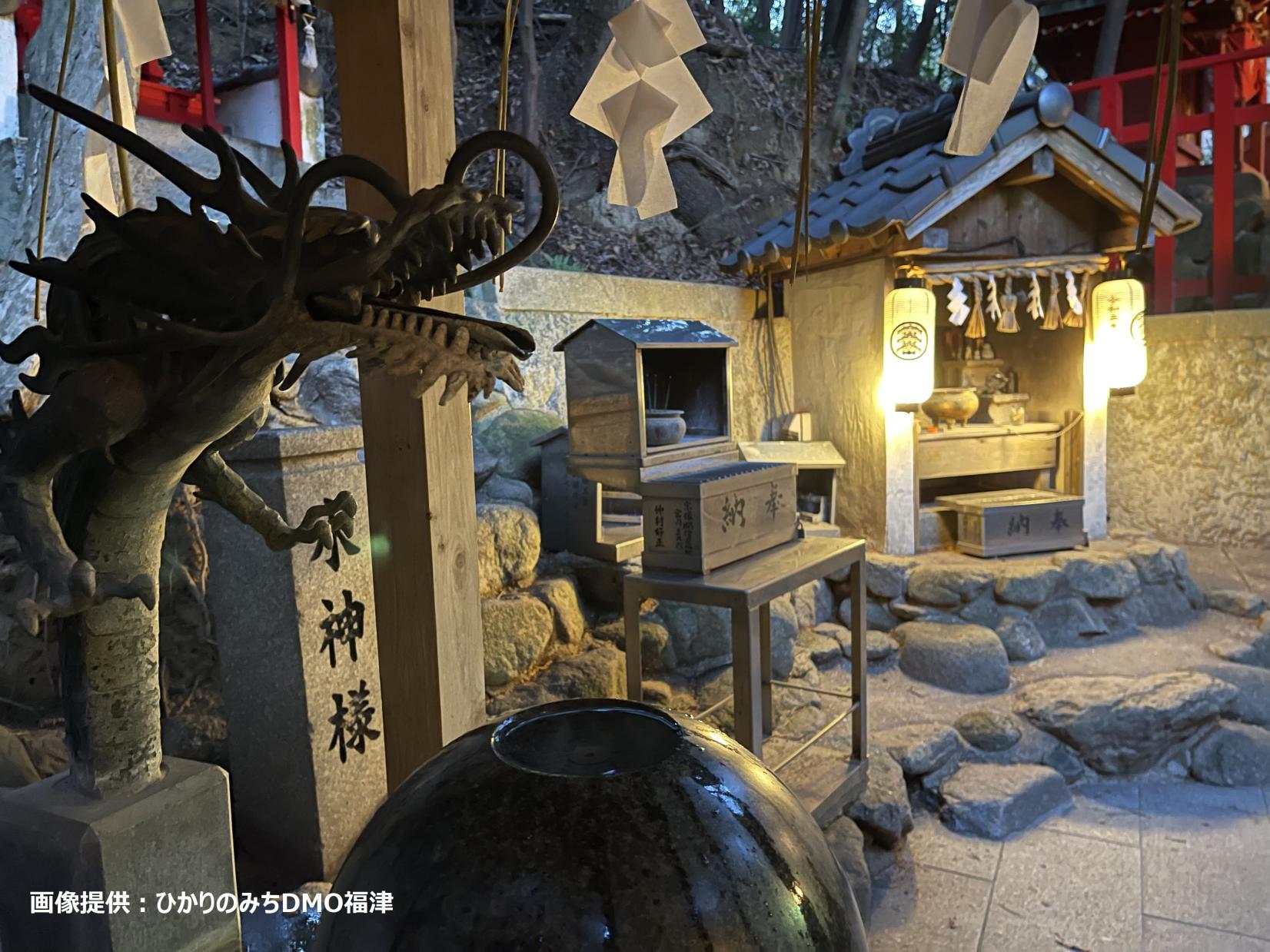 七番社・水神社