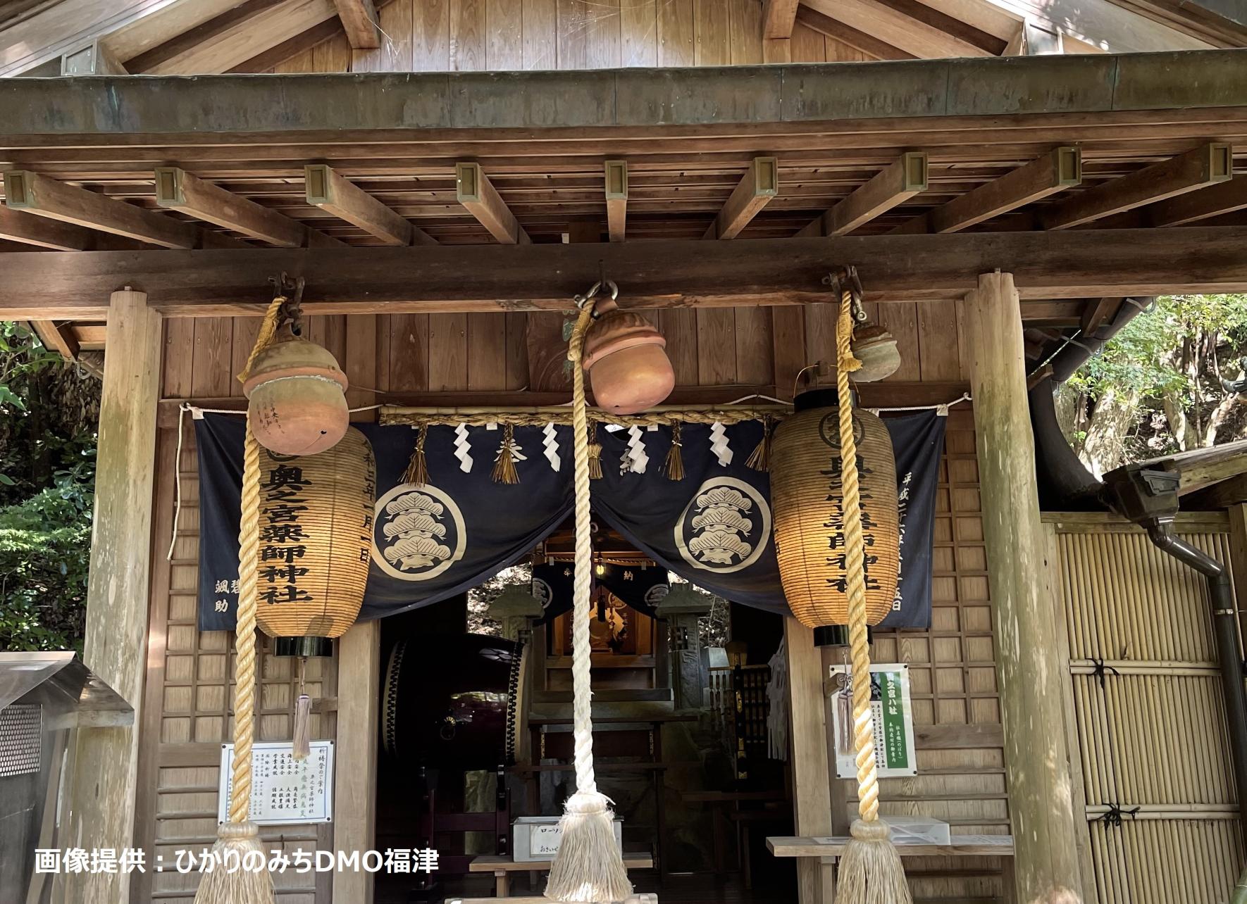 八番社・薬師神社