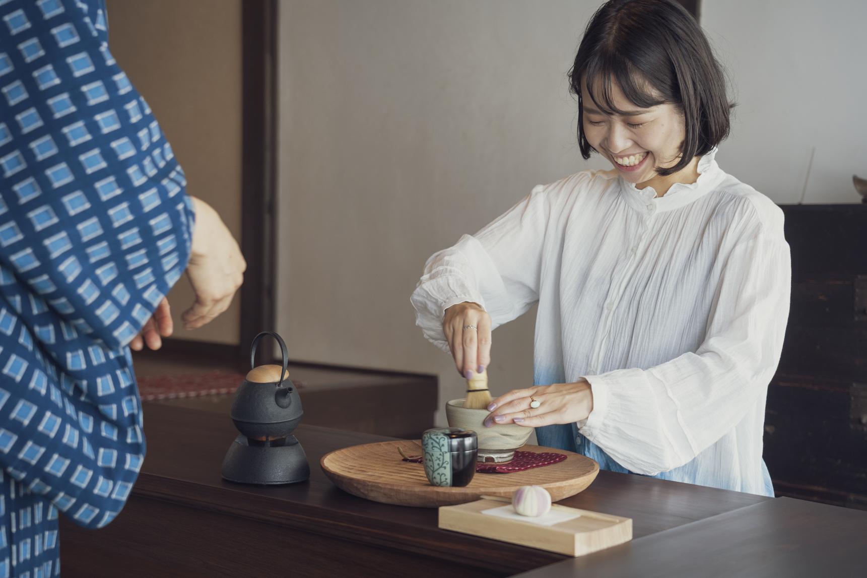 八女オリジナルの茶道具で八女茶お抹茶体験【八女市】