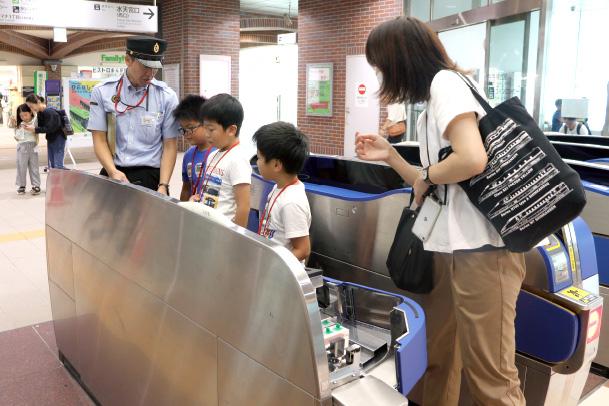 12. 駅員さんってどんなお仕事？《JR久留米駅で駅員になってみよう》