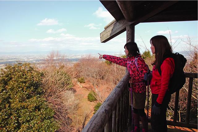 3. 조야마 사적삼림공원・전망대 (女山史跡森林公園・ 展望台)