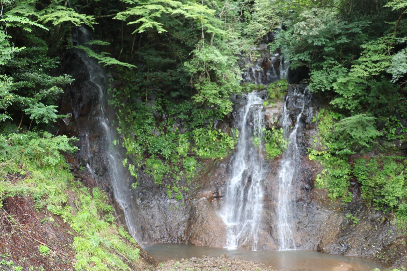 鬼の雁木（がんぎ）の滝
