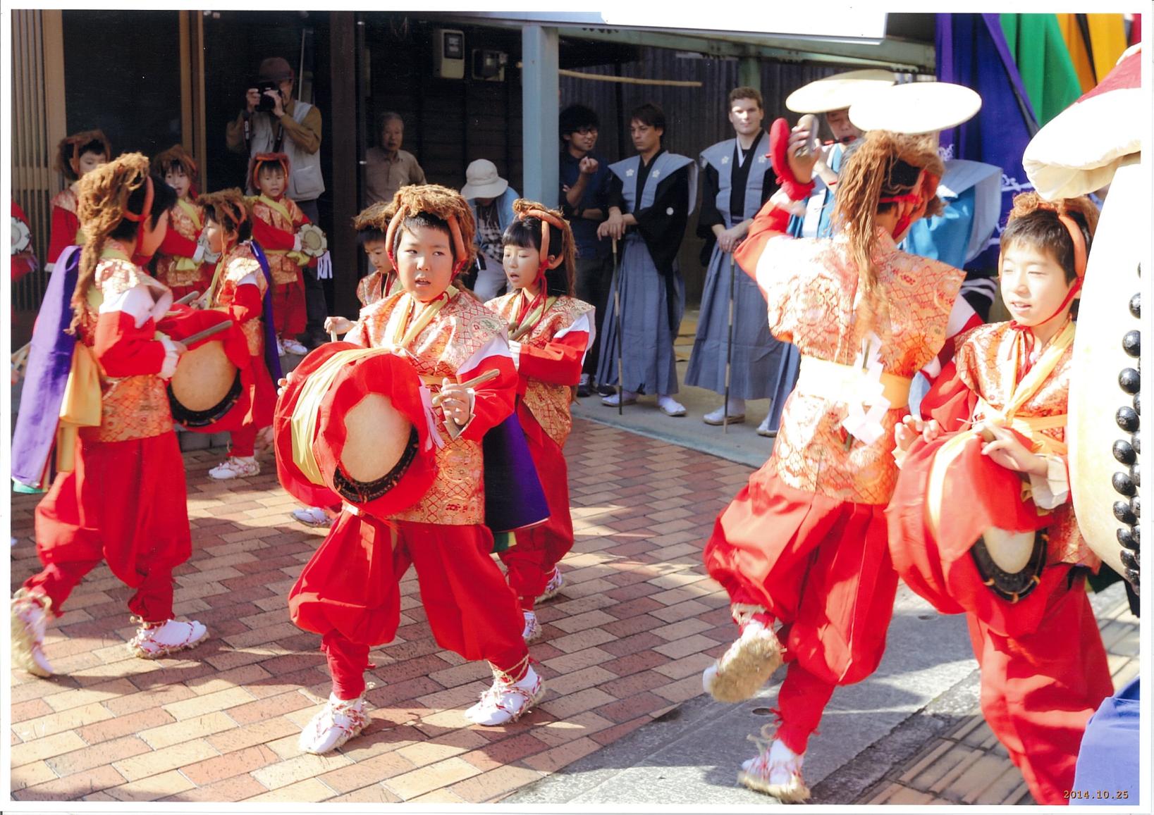 水田天満宮稚児風流（毎年10月25日）