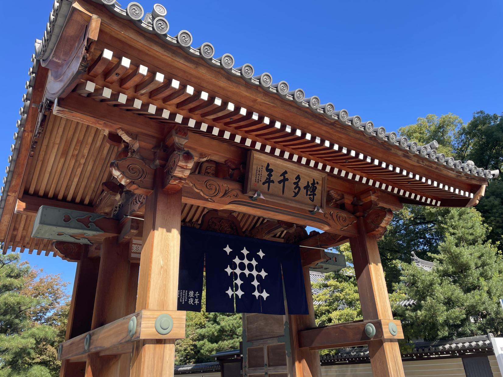 14:00～15:00　博多千年門