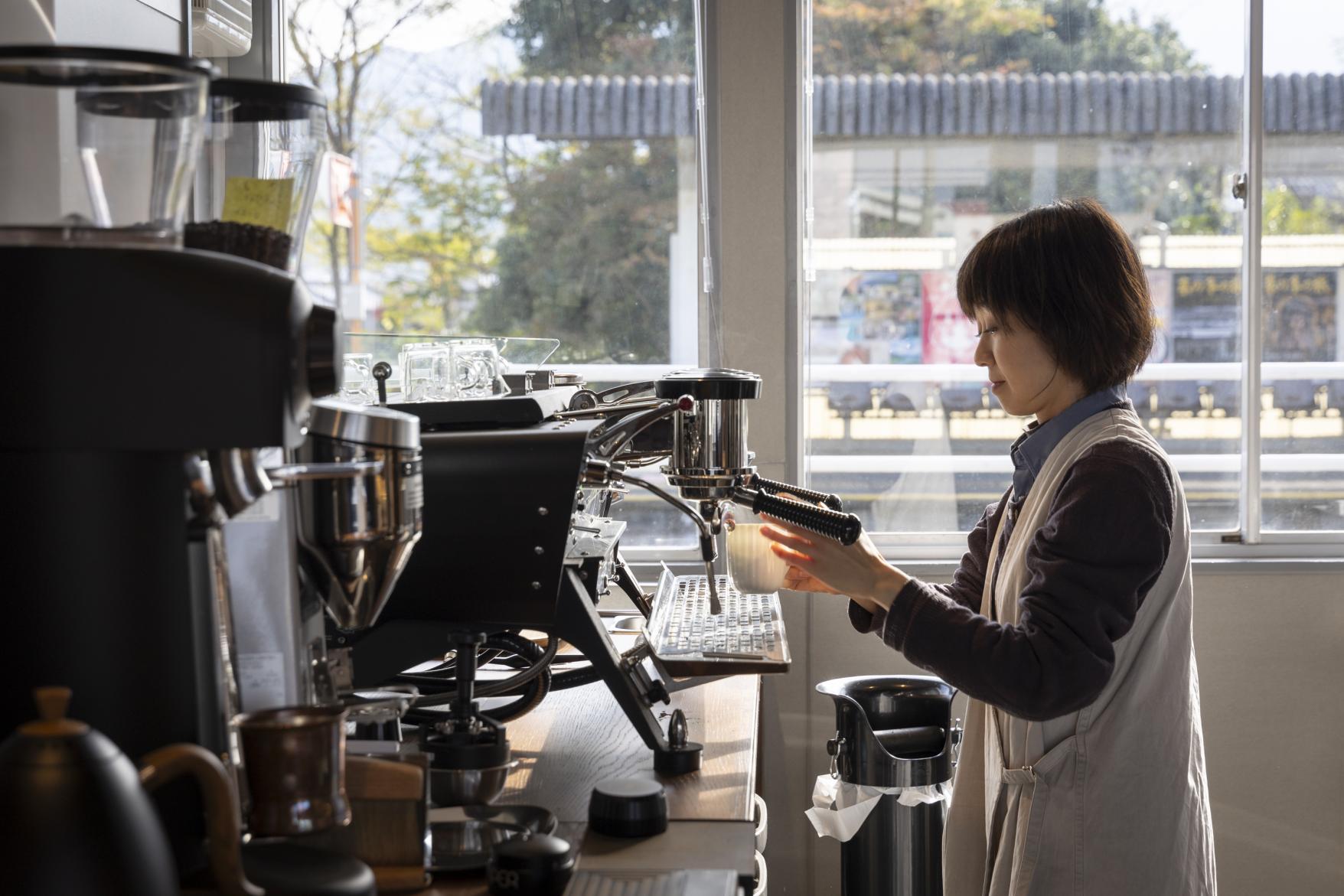 Zelkova Coffee えき