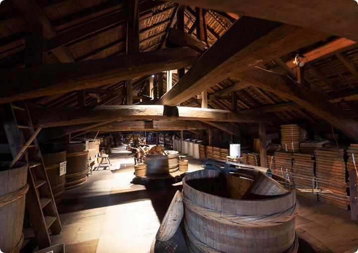 9:20〜10:20　薫長酒造資料館　待鳥松月堂