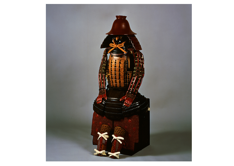 朱漆塗合子形兜・黒糸威五枚胴具足（福岡市博物館蔵）