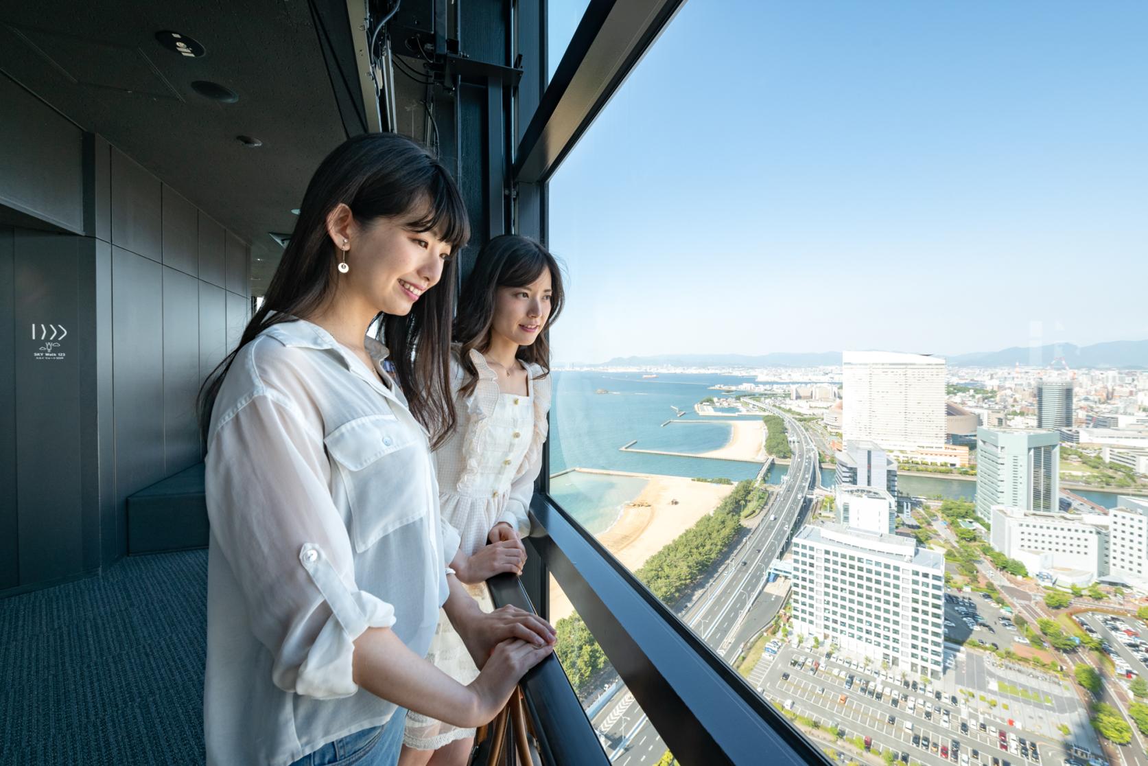 Quel genre d'endroit est la tour de Fukuoka ?-4