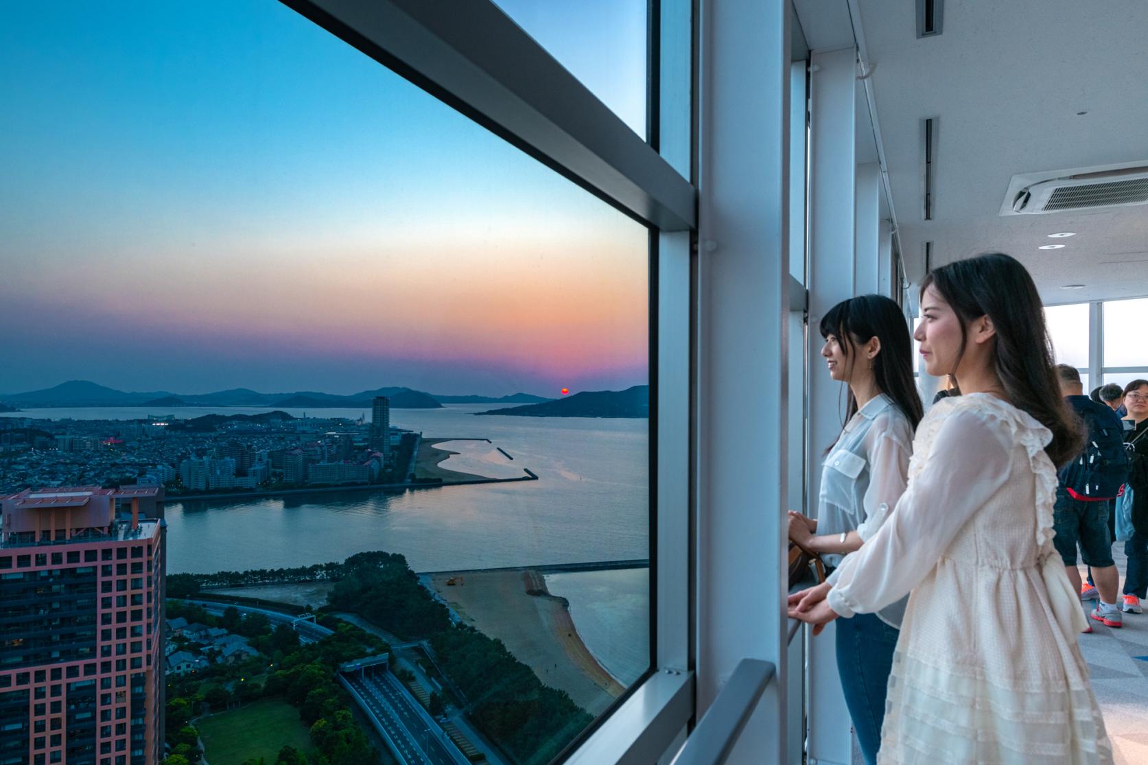 [Charme ①] Un véritable siège privilégié pour un paysage spectaculaire ! Les plateformes d'observation qui offrent une vue panoramique à 360 degrés.-2