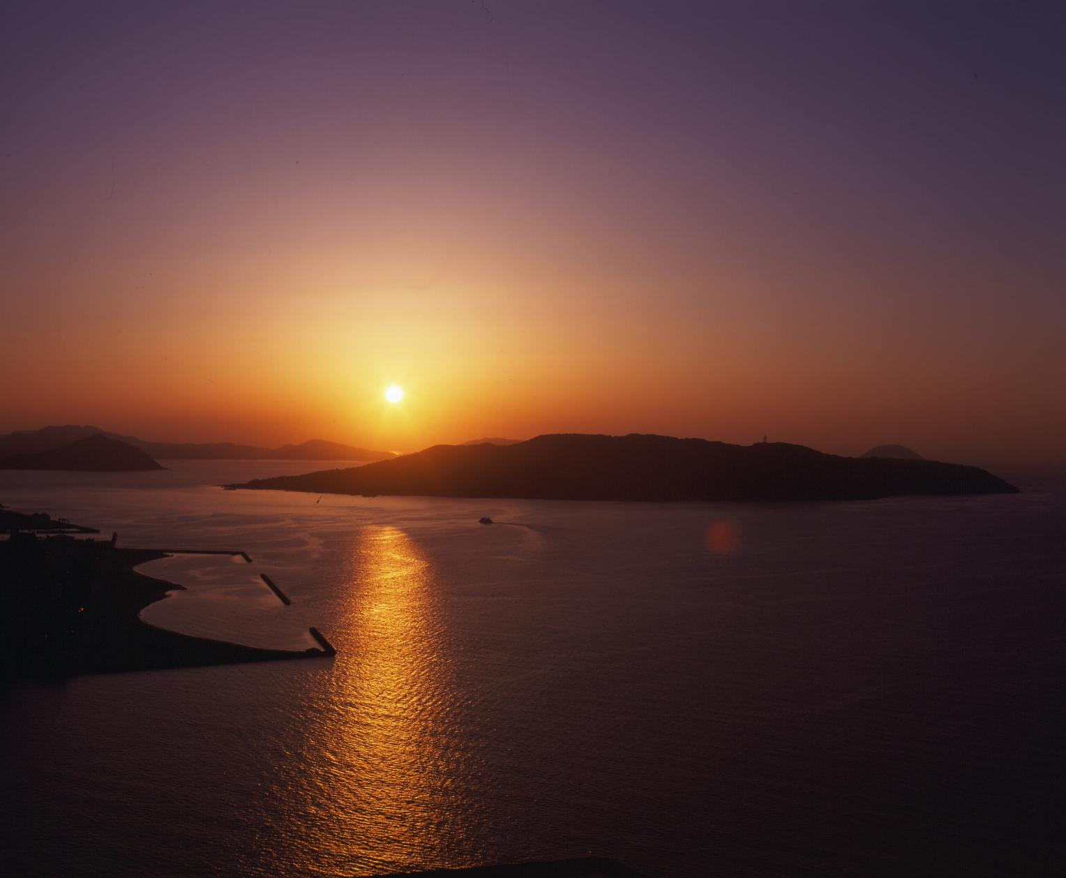 [Charme ①] Un véritable siège privilégié pour un paysage spectaculaire ! Les plateformes d'observation qui offrent une vue panoramique à 360 degrés.-3