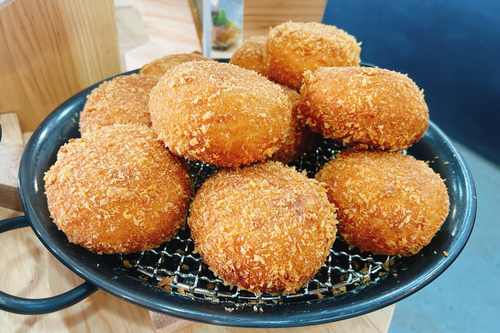 1.BAKERY-SOCO Saffron（ベーカリー倉庫サフラン）福岡飯塚店【飯塚市】｜黄金のメロンパン-3