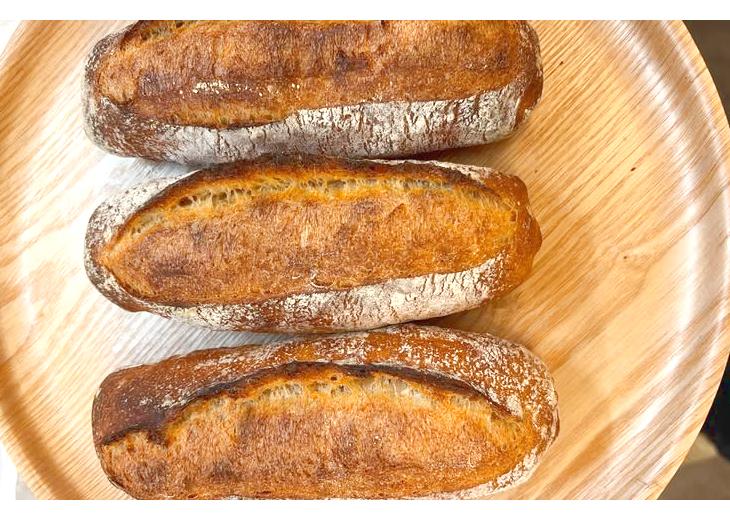 3.THE ROOTS neighborhood bakery（ザ ルーツ ネイバーフッド ベーカリー）【福岡市】｜バゲット-0