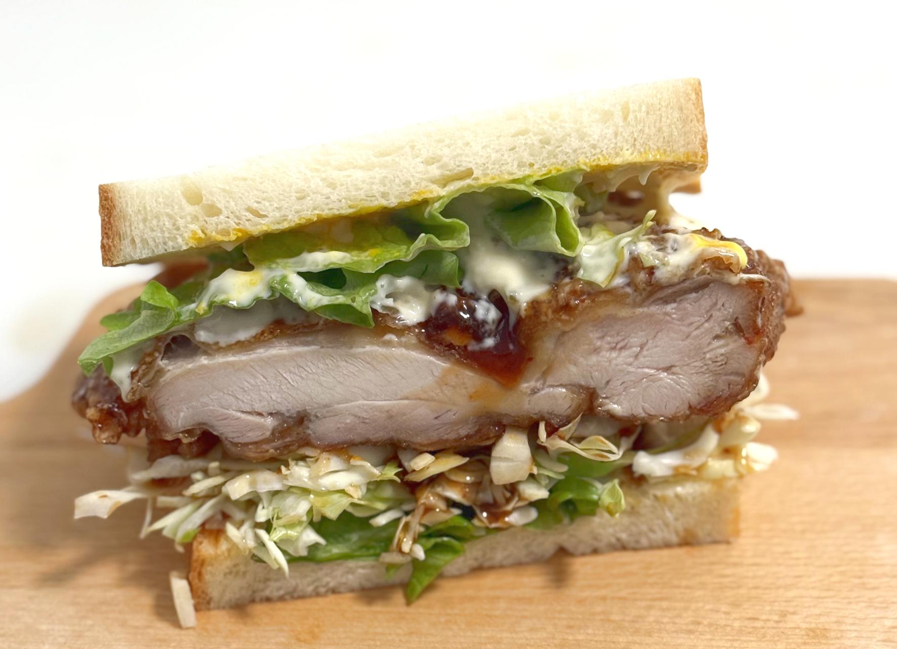 5.Eikichi Bakery【古賀市】｜肉の総菜パン-1