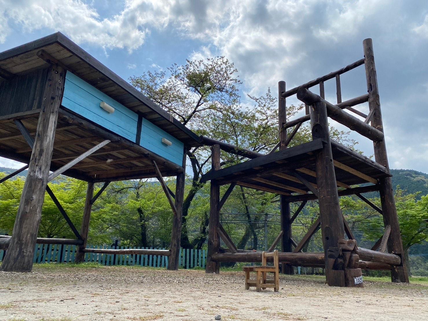 大椅子與大書桌-1