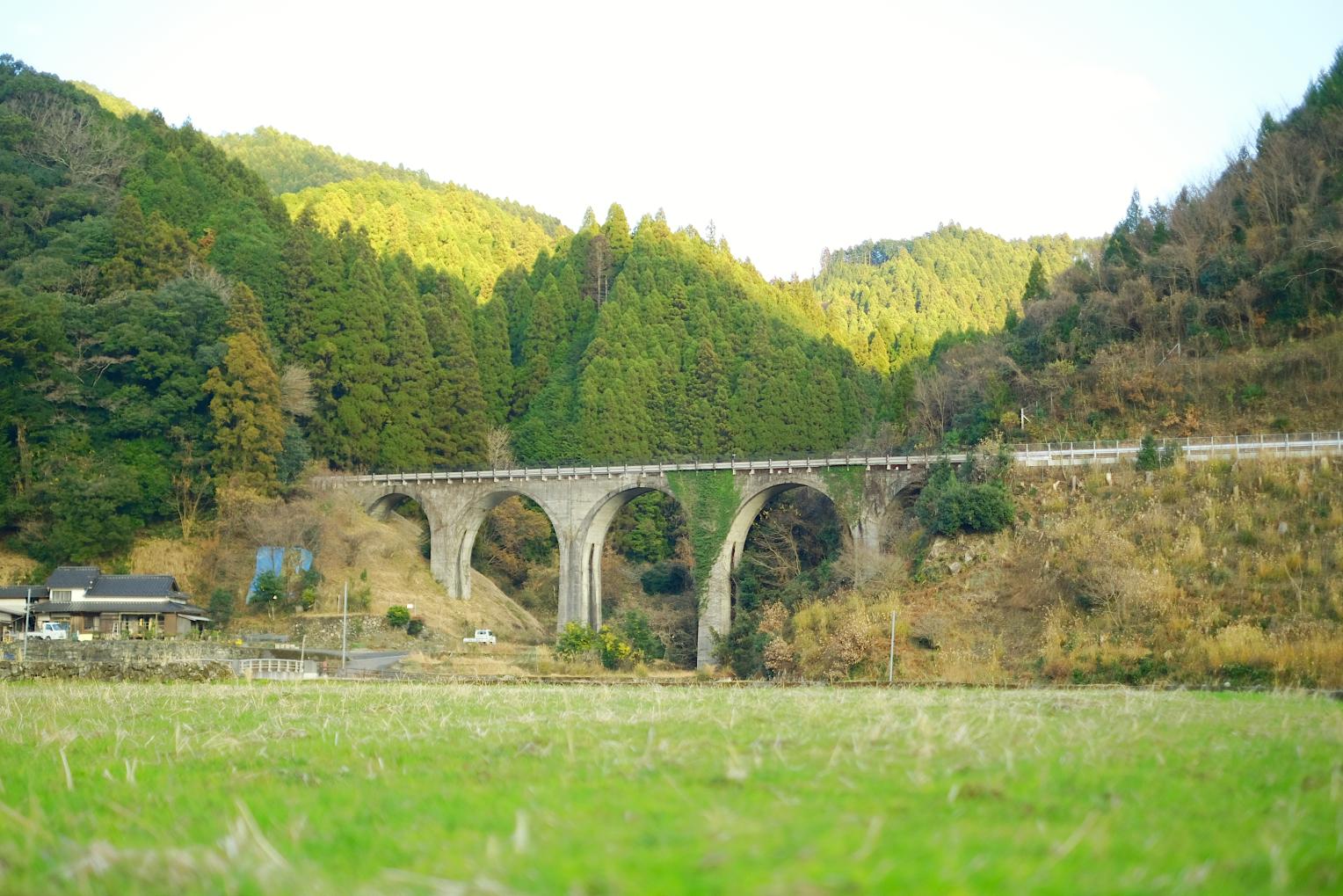 栗木野橋梁（めがね橋）｜山里に架かるアーチの造形美、昭和の土木遺産-0