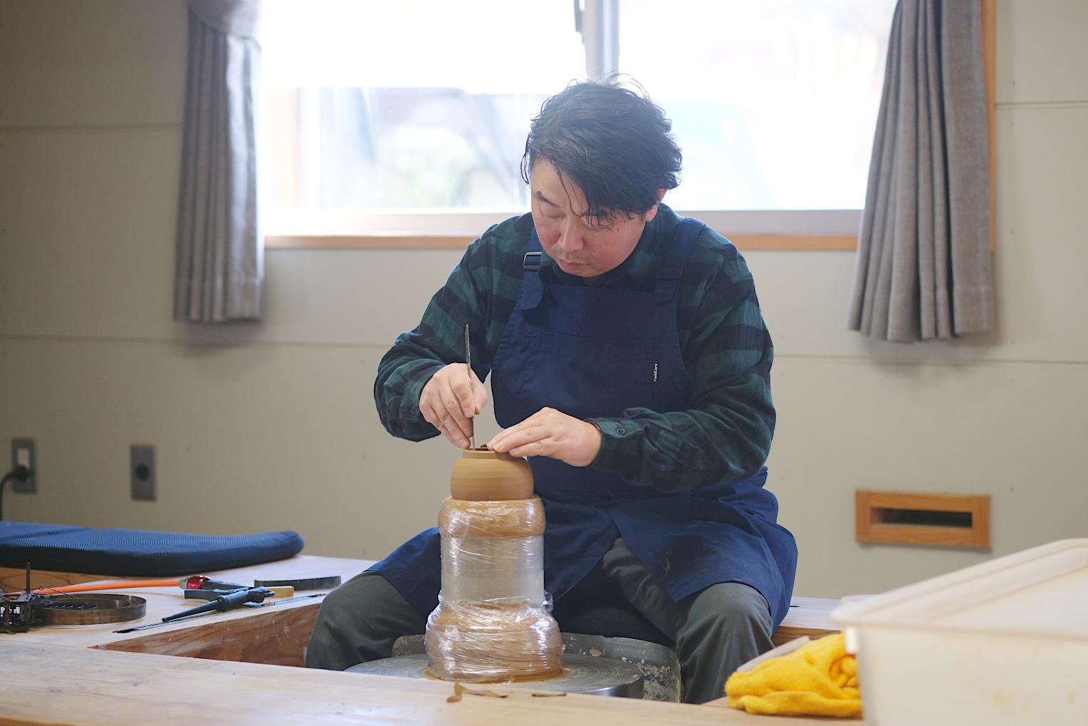 翁明窯元｜伝統技術に現代のセンスを添えて。暮らしに寄り添う器の数々-1