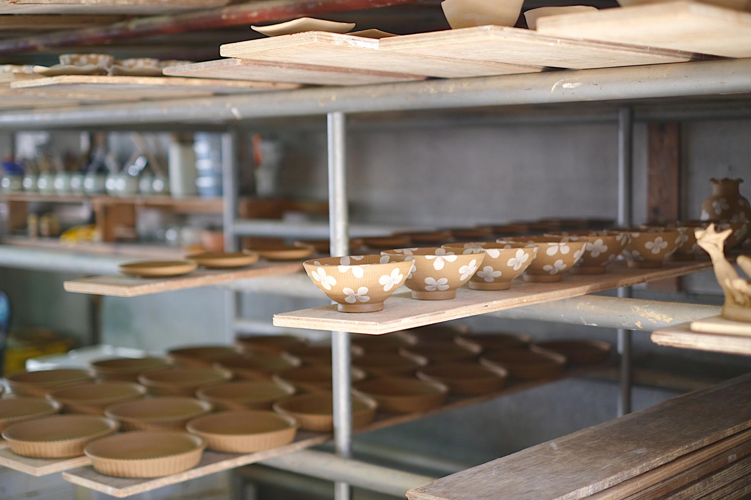 翁明窯元｜伝統技術に現代のセンスを添えて。暮らしに寄り添う器の数々-0