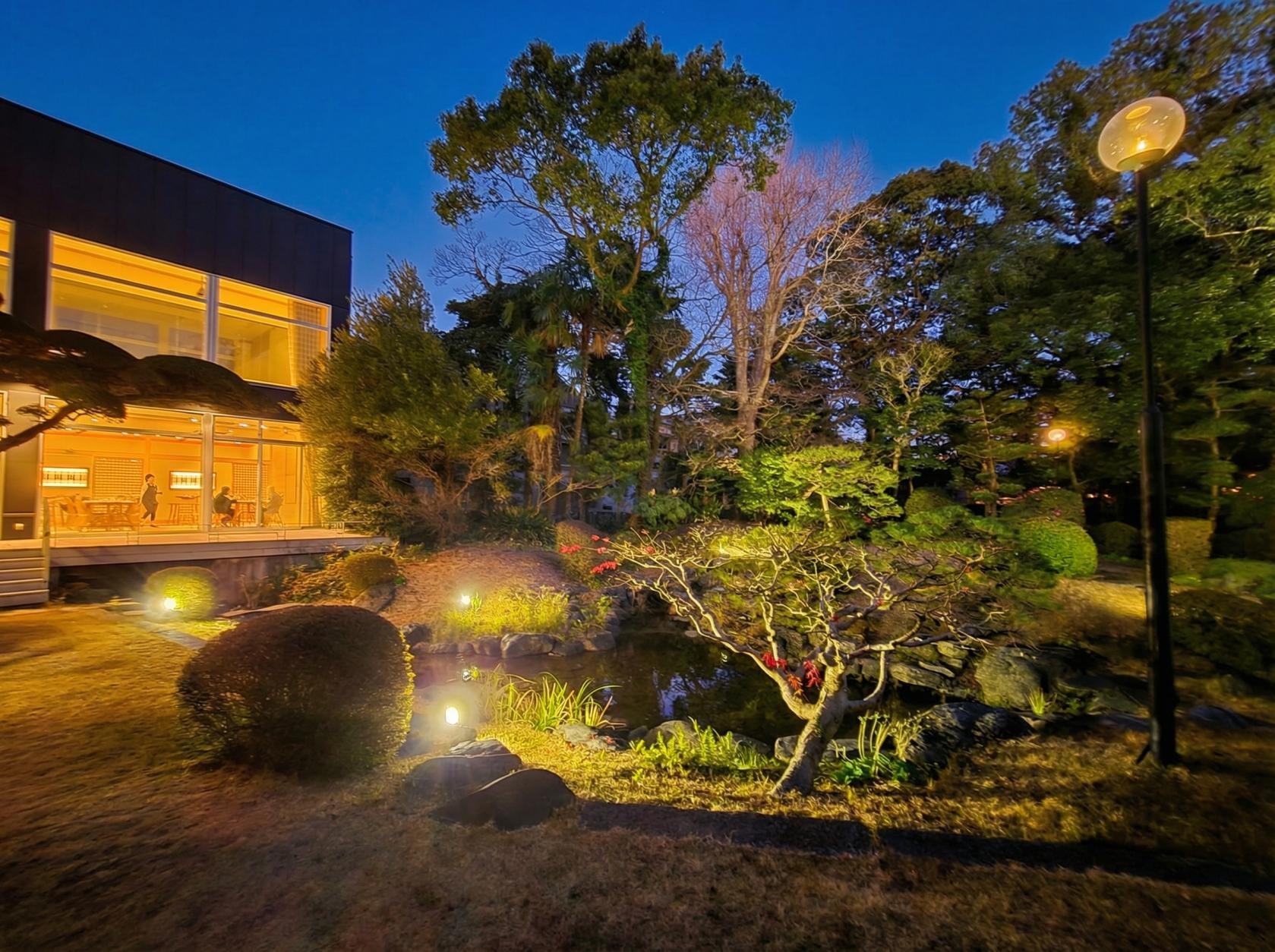美しい庭園の景色を背景に、有明産一番摘み海苔を贅沢に味わう会席料理-4