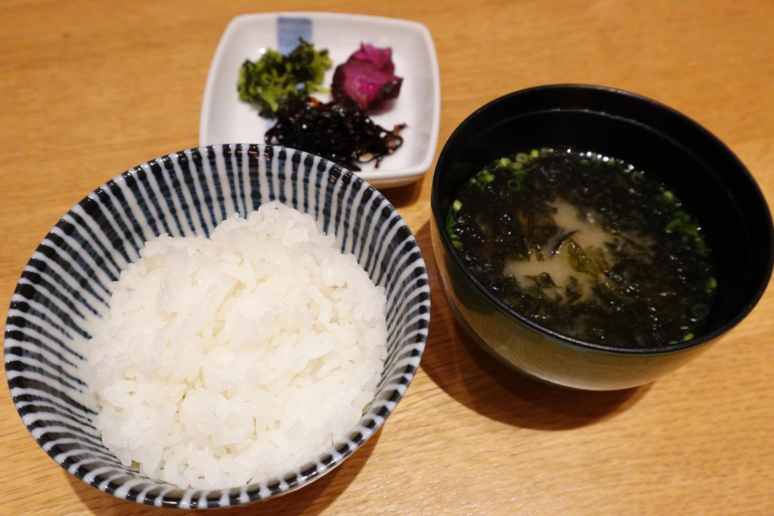 【御飯・汁物・漬物】米どころの銀シャリと、老舗「鶴味噌」の安らぎ-0